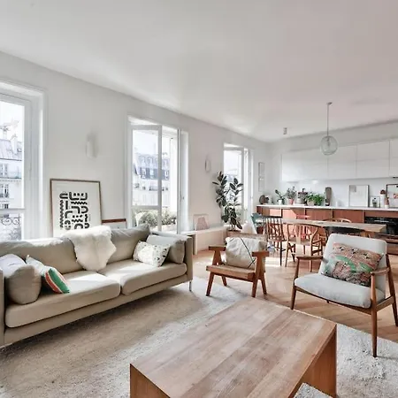 Elegant 3-bedroom Apartment, 17, By Easyflat *