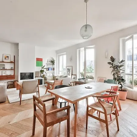 Elegant 3-bedroom Apartment, 17, By Easyflat
