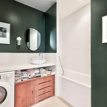 Elegant 3-bedroom Apartment, 17, By Easyflat 公寓 *
