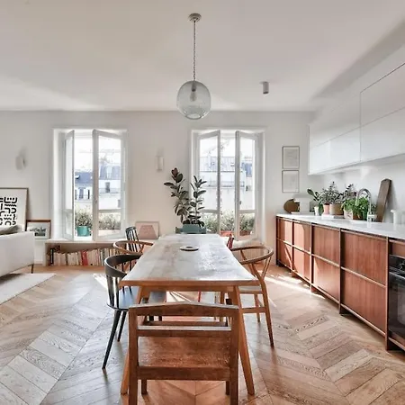 Elegant 3-bedroom Apartment, 17, By Easyflat